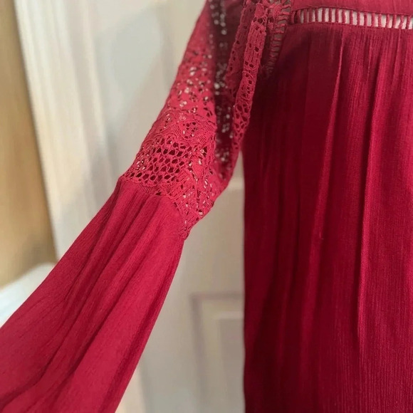 Filtre Dress 👗 in a maroon color off the shoulder with sleeve detailing‎ size M - Picture 12 of 13